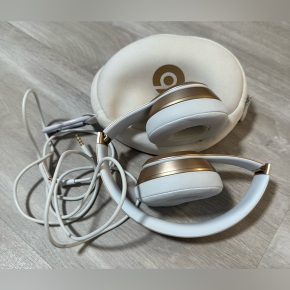 Beats by Dr. Dre Solo³ Wireless Headphones gold - Picture 8 of 16